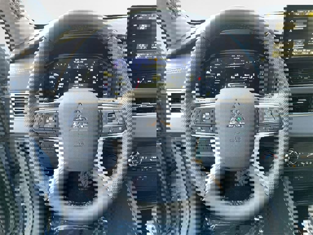 New 2026 Mitsubishi Outlander SE image 10