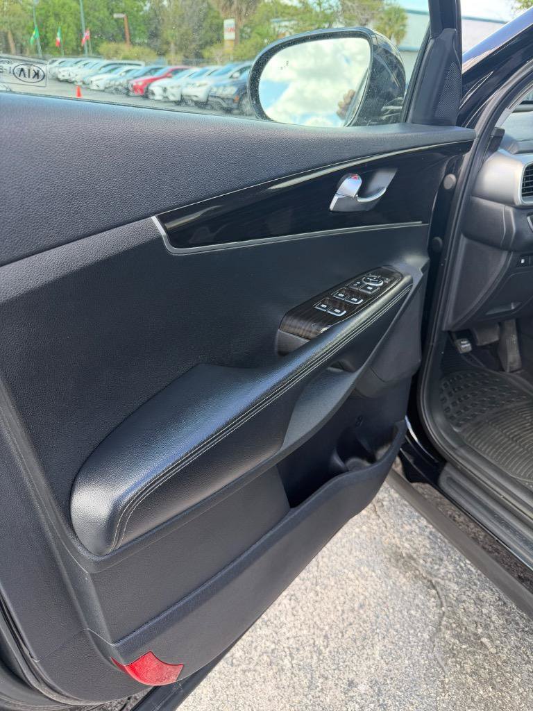Used 2020 Kia Sorento LX FWD image 17