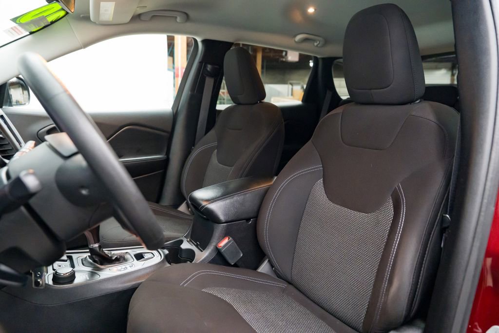 Used 2020 Jeep Cherokee Latitude image 23