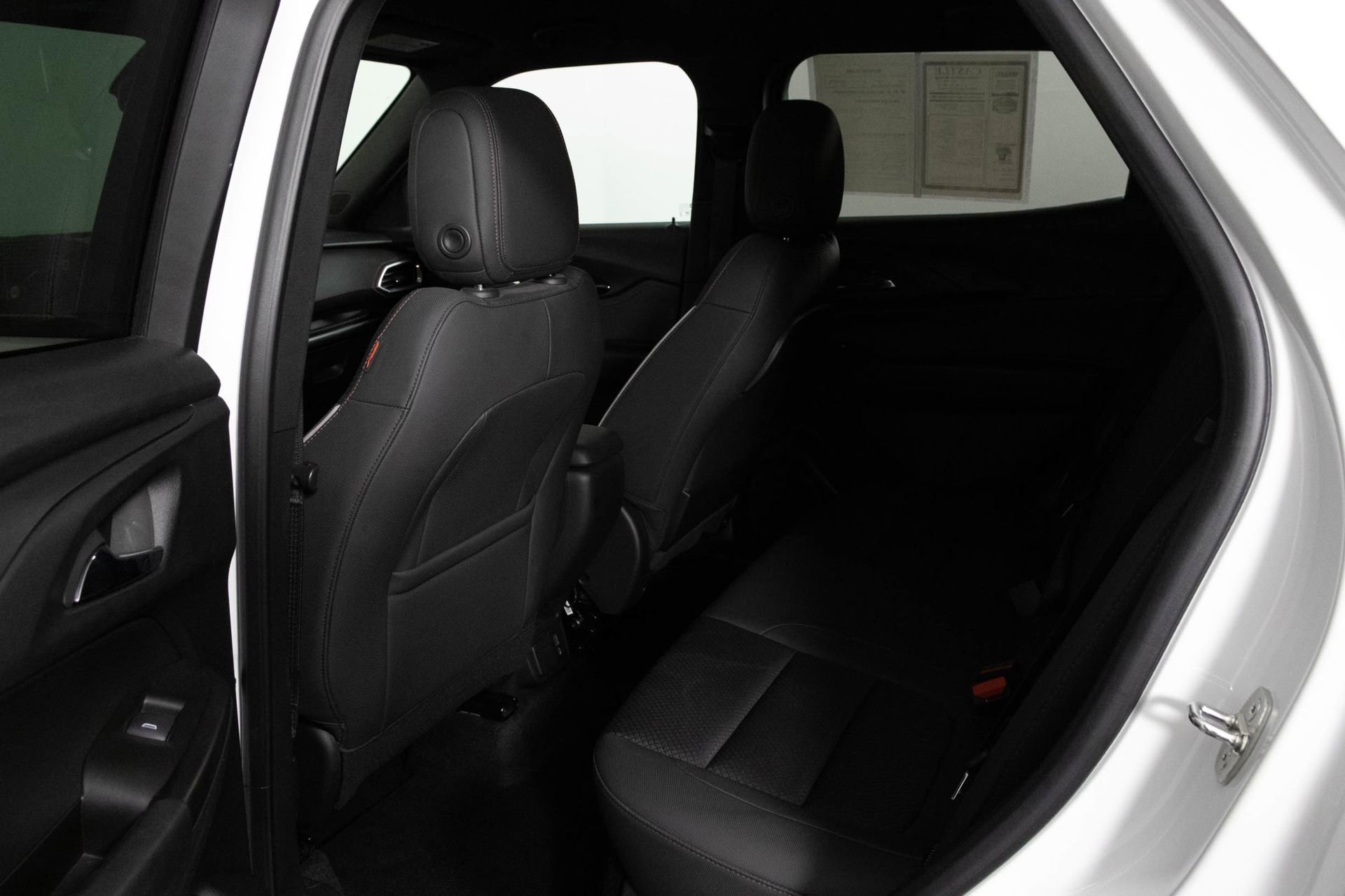 Used 2023 Chevrolet TrailBlazer RS w/ Convenience Package image 34
