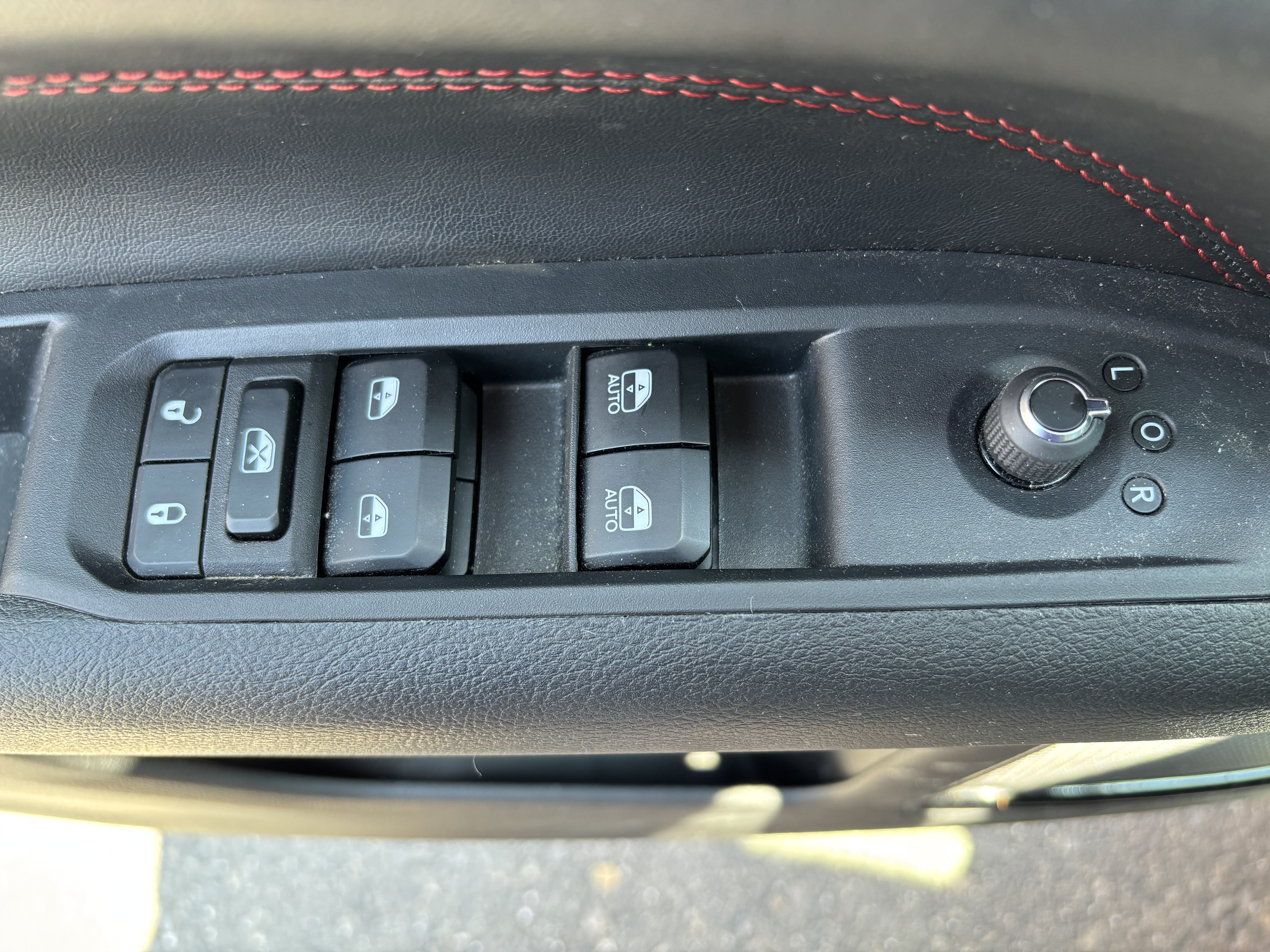 Used 2025 Jeep Compass Trailhawk w/ Trailhawk Elite Group AWD/4WD image 17