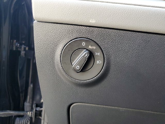 Certified 2024 Volkswagen Taos SE FWD image 34