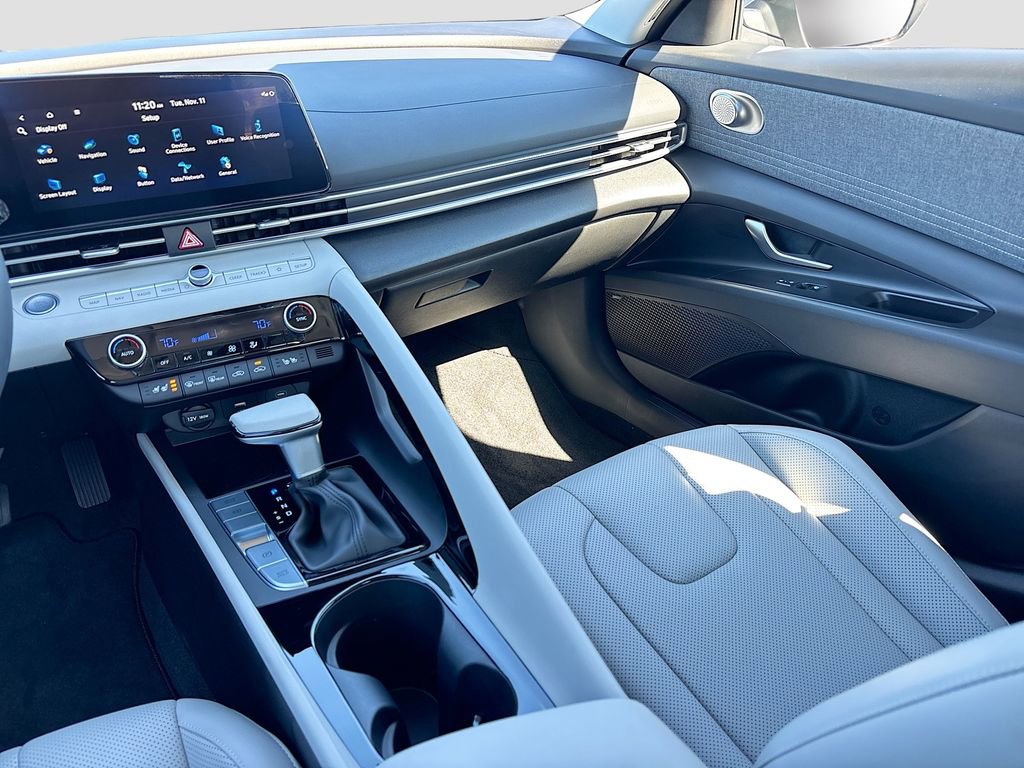 Used 2025 Hyundai Elantra Limited image 25