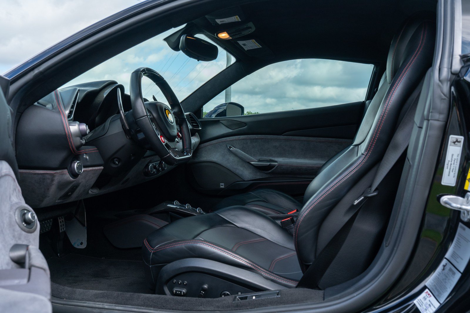 Used 2018 Ferrari 488 GTB RWD image 32