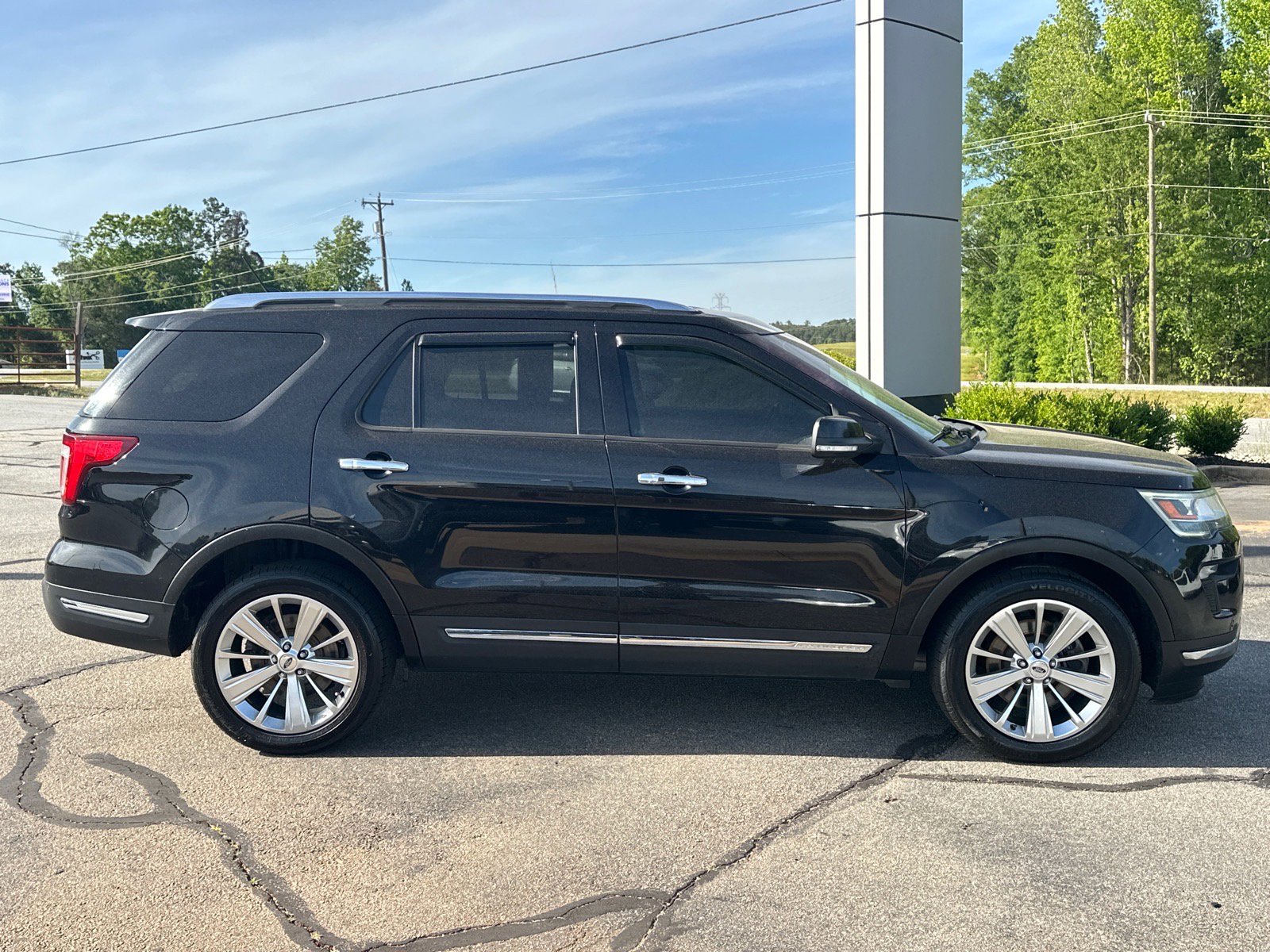 Used 2019 Ford Explorer Limited w/ Class III Trailer Tow Package AWD/4WD image 2