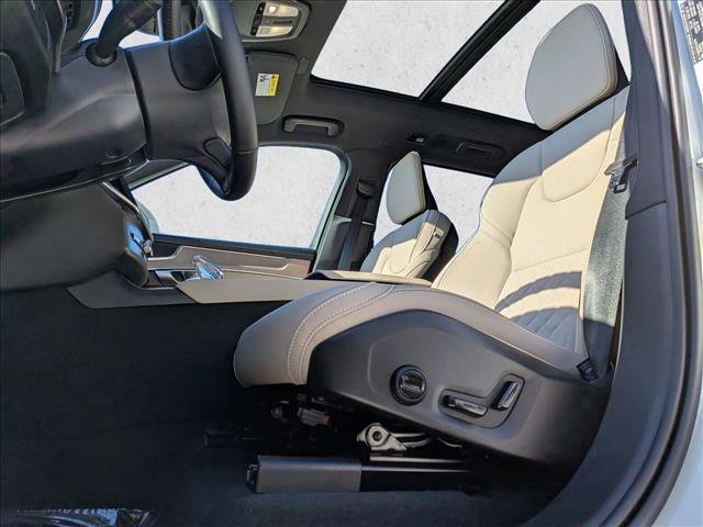 New 2026 Volvo XC90 B6 Plus w/ Protection Package image 4