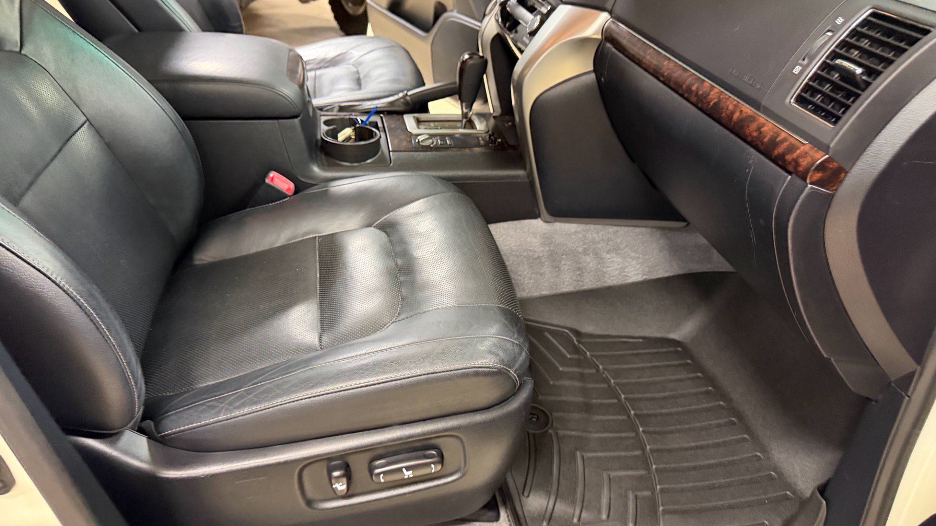 Used 2014 Toyota Land Cruiser AWD/4WD image 28