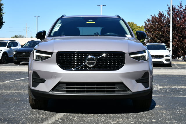 New 2026 Volvo XC40 B5 Core w/ Protection Package Premier AWD/4WD image 2