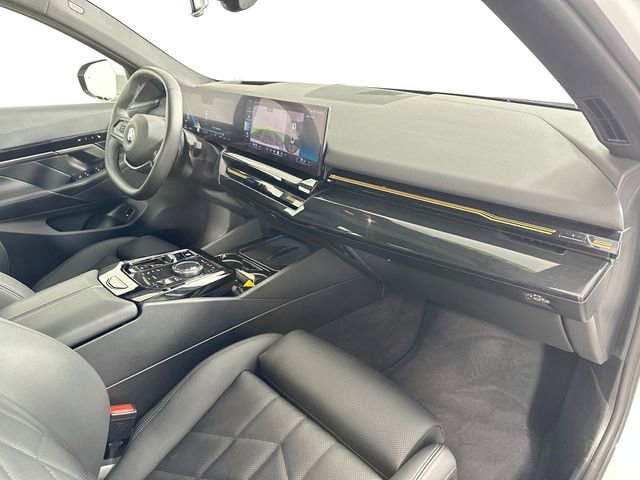 Used 2025 BMW 530i xDrive image 31