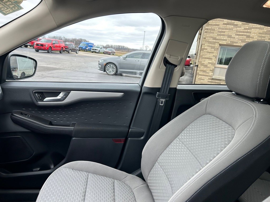 Used 2020 Ford Escape SE image 21