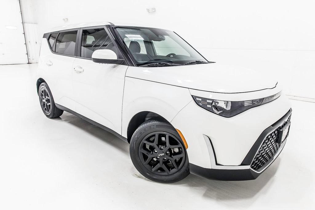 Used 2023 Kia Soul S FWD image 9