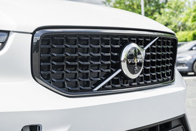 Certified 2025 Volvo XC40 B5 Plus w/ Protection Package Premier image 12