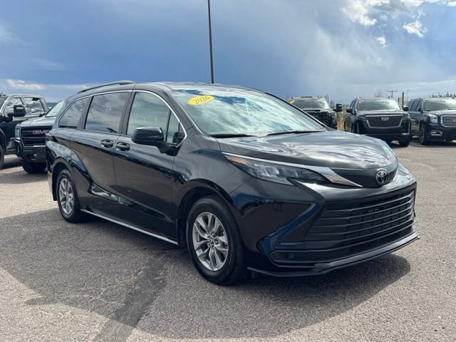 Used 2026 Toyota Sienna LE AWD/4WD image 8