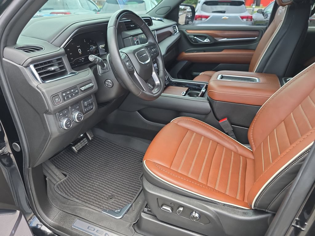 Used 2023 GMC Yukon Denali Ultimate AWD/4WD image 10