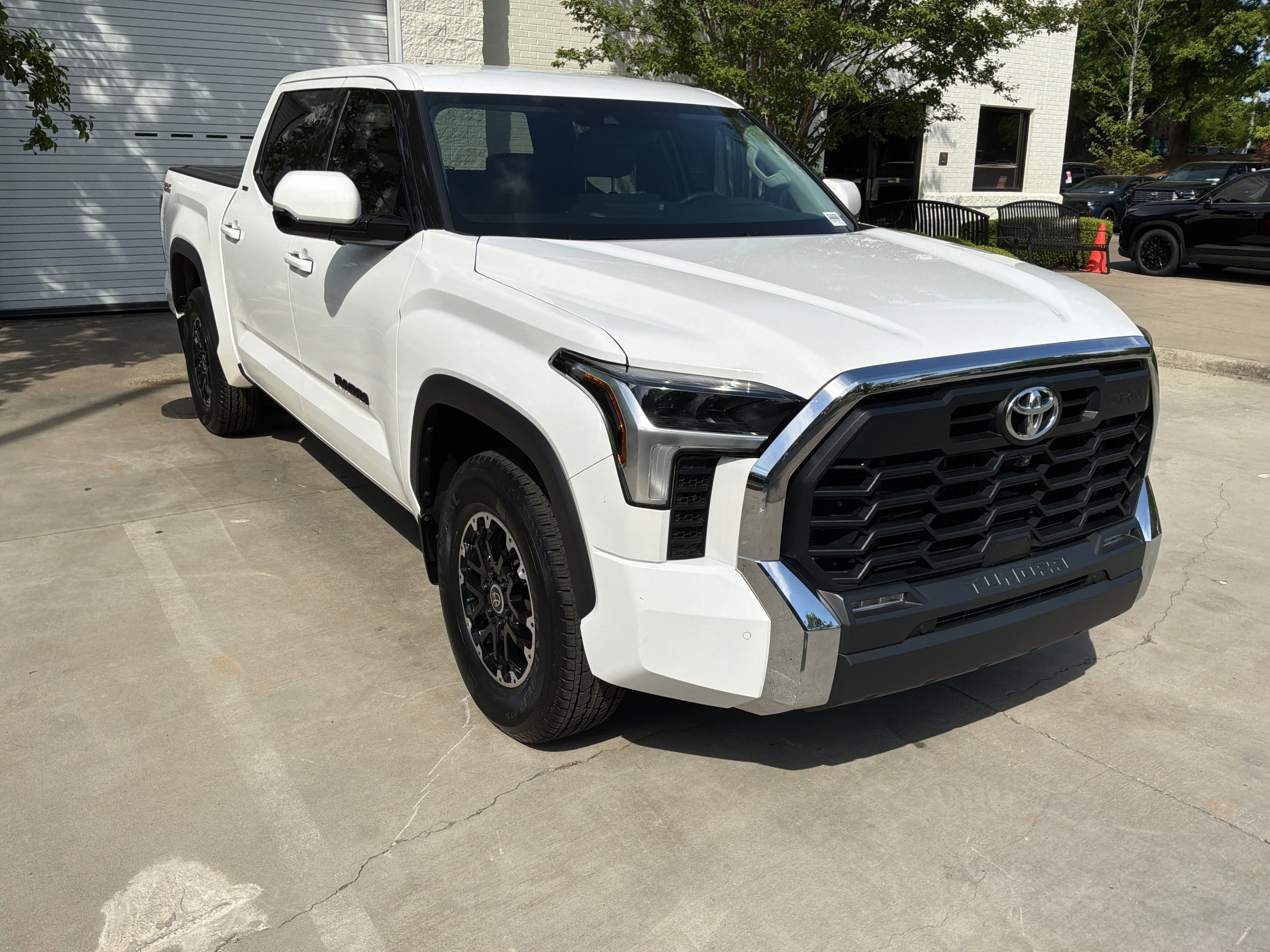 Used 2022 Toyota Tundra SR5 RWD image 2