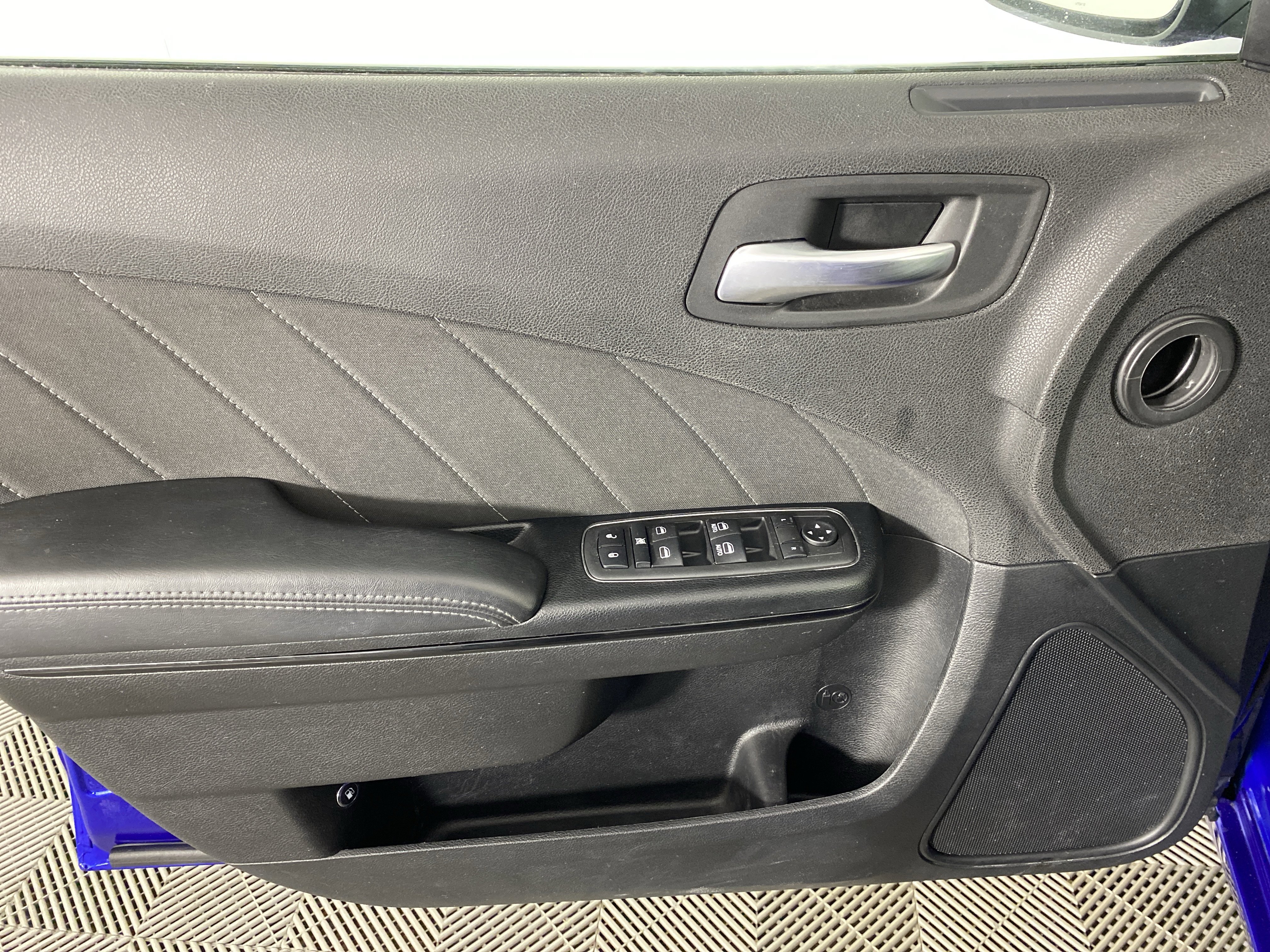 Used 2019 Dodge Charger SXT w/ Blacktop Package image 14