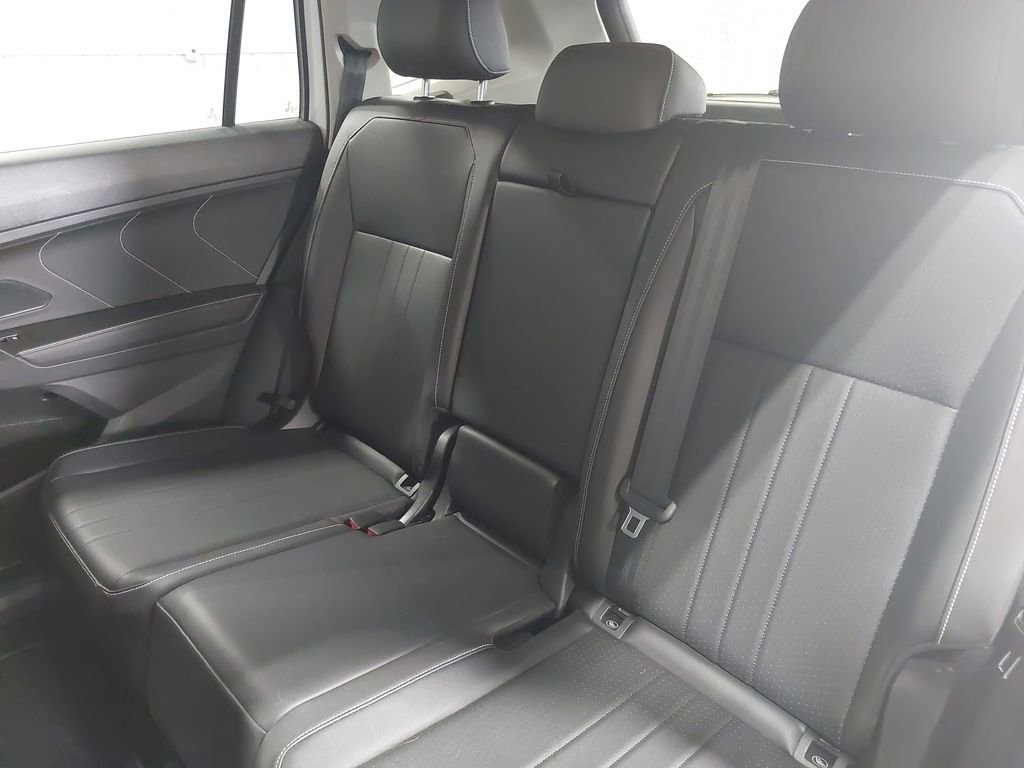 Used 2022 Volkswagen Tiguan SE image 13