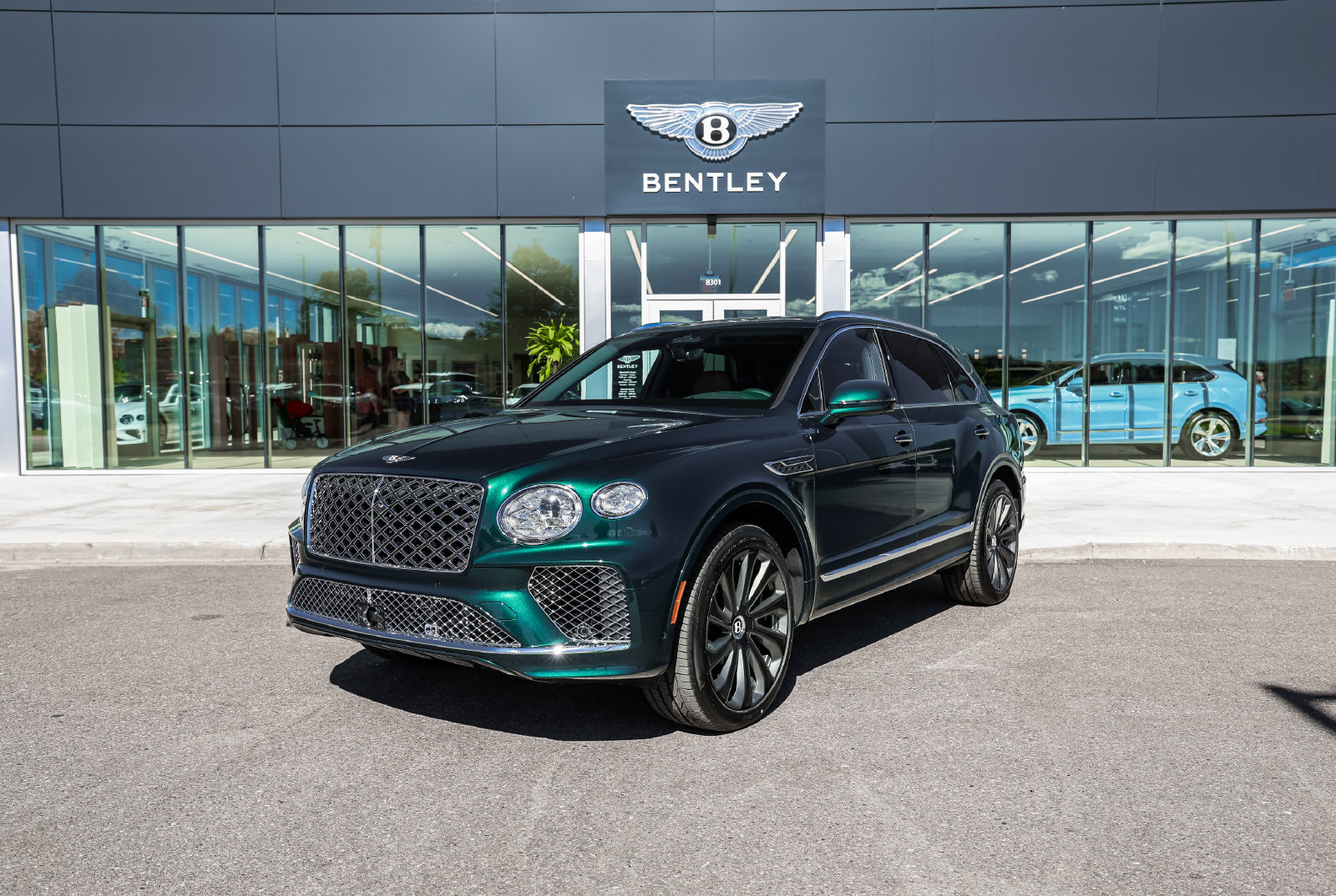 New 2027 Bentley Bentayga AWD/4WD image 1