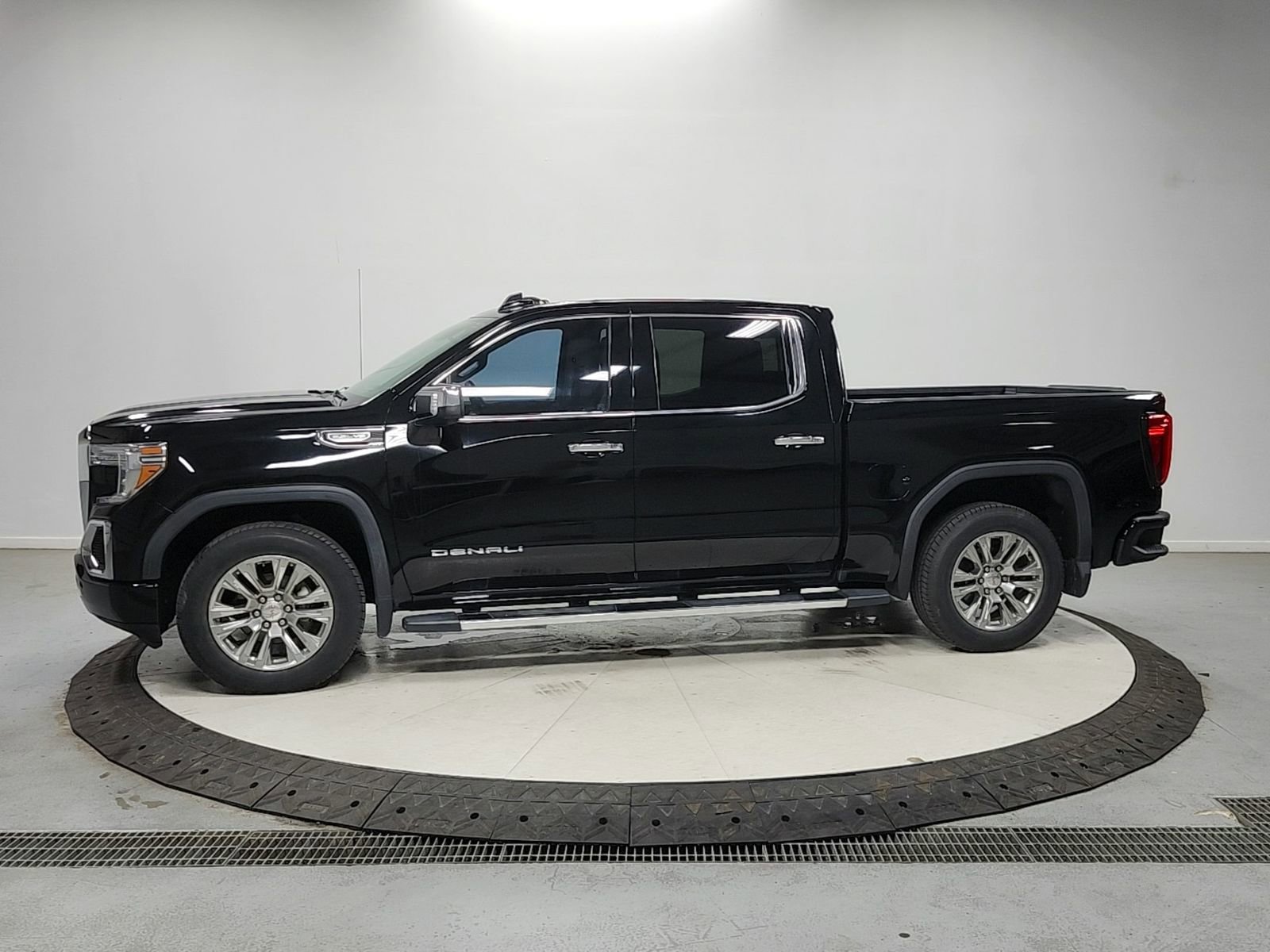 Used 2020 GMC Sierra 1500 Denali w/ LPO, GMC Protection Package AWD/4WD image 4