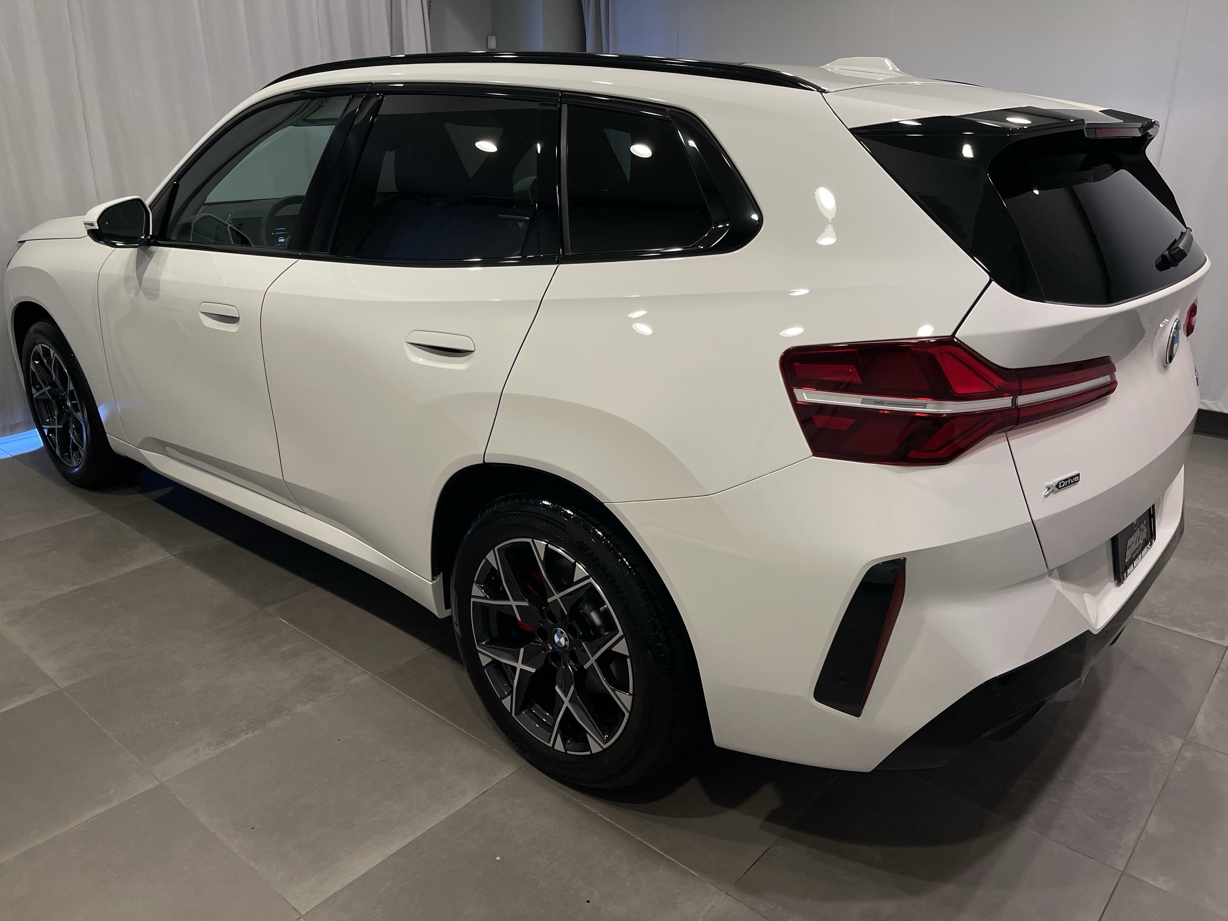 Used 2026 BMW X3 xDrive30i w/ M Sport Package AWD/4WD image 4