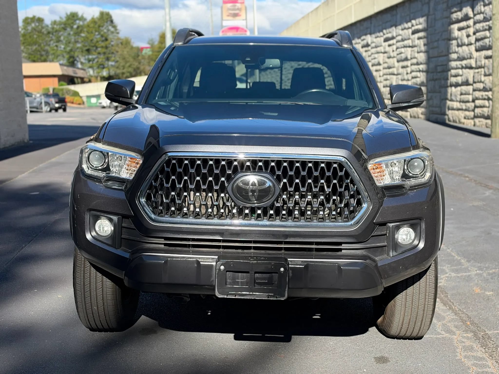 Used 2019 Toyota Tacoma TRD Off-Road AWD/4WD image 4