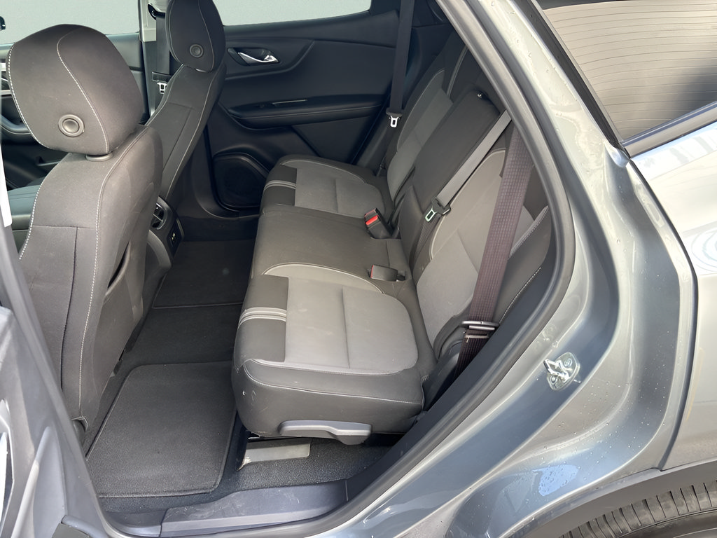 Used 2025 Chevrolet Blazer LT FWD image 10