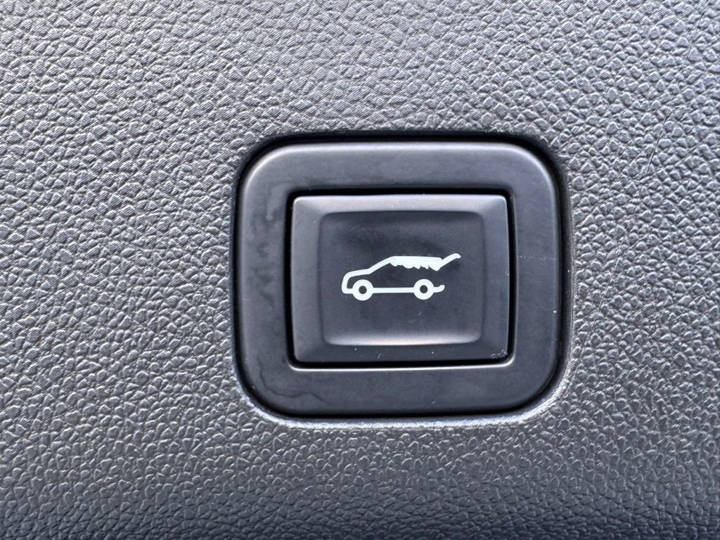 Used 2023 Cadillac Escalade ESV Sport Platinum w/ LPO, ONYX Package image 39