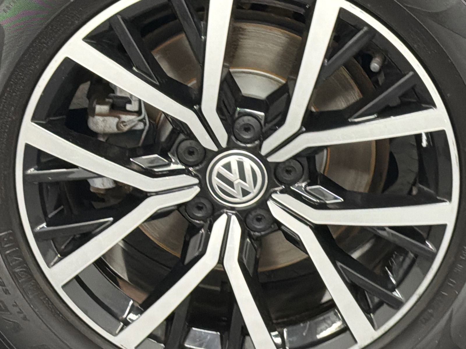 Used 2021 Volkswagen Tiguan SE FWD image 5