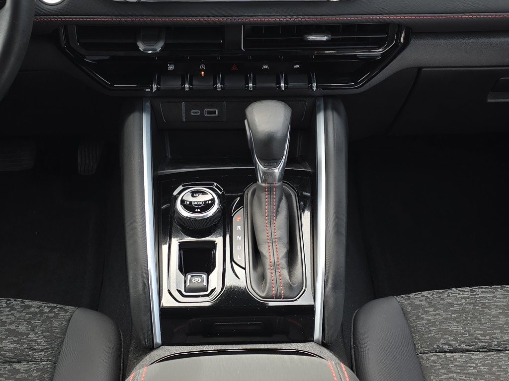 Certified 2024 Chevrolet Colorado Z71 w/ Z71 Convenience Package 2 image 23