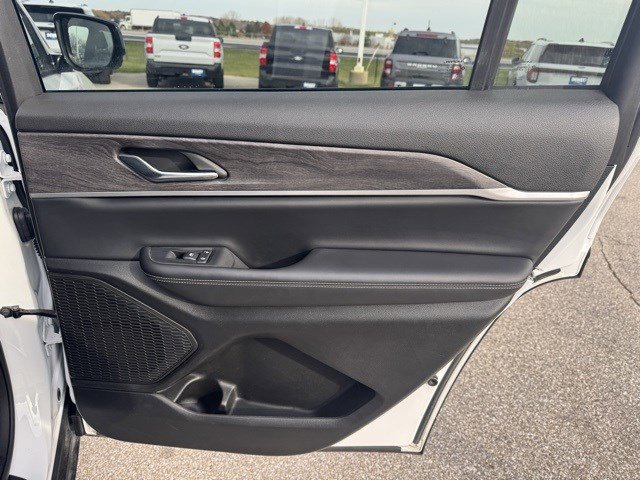 Used 2024 Jeep Grand Cherokee L Limited image 32