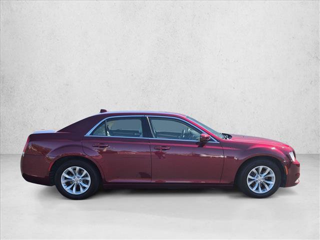 Used 2015 Chrysler 300 Limited RWD image 4