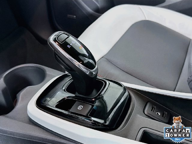 Used 2021 Chevrolet Bolt Premier w/ Infotainment Package FWD image 17