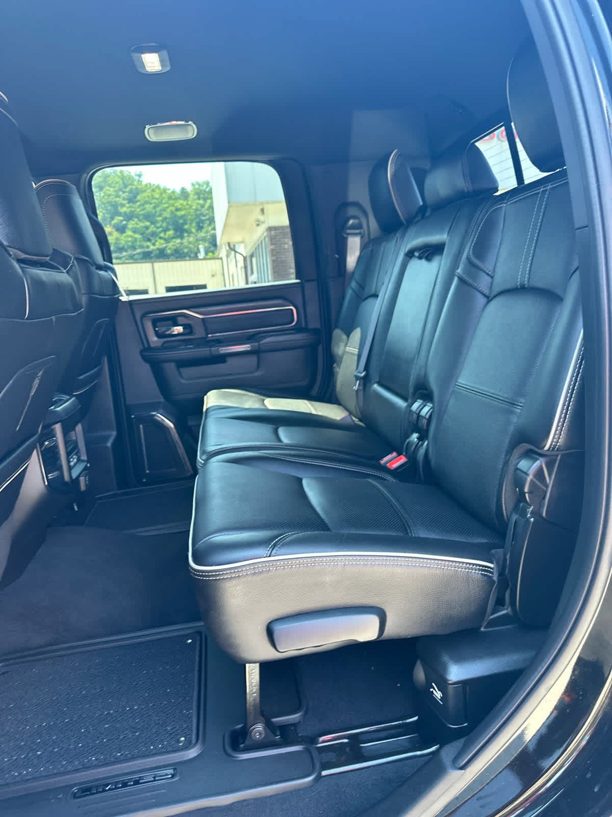 Used 2024 RAM 3500 Limited AWD/4WD image 11