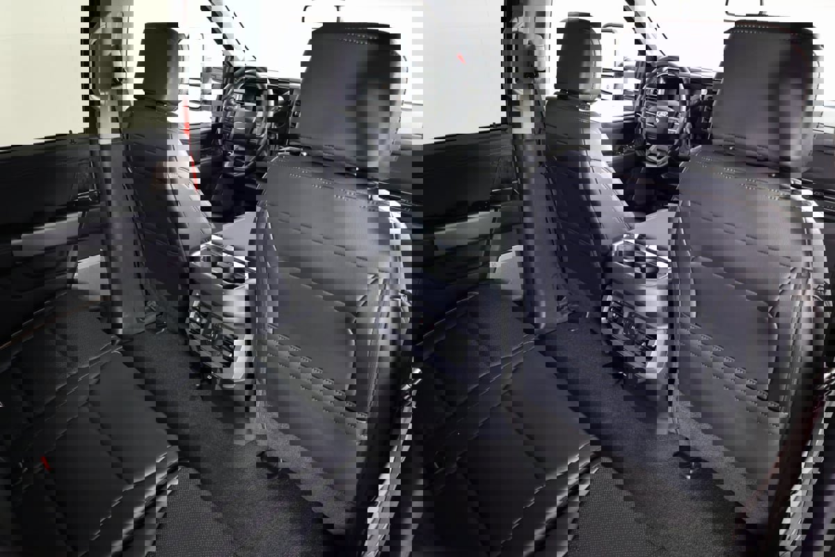 Used 2025 Ford F350 Lariat w/ Chrome Package image 42