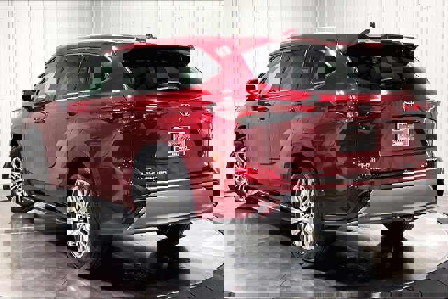 Used 2026 Toyota Highlander Platinum image 6