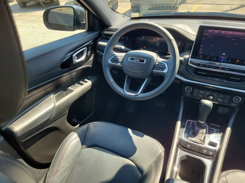 Used 2025 Jeep Compass Trailhawk w/ Trailhawk Elite Group image 17