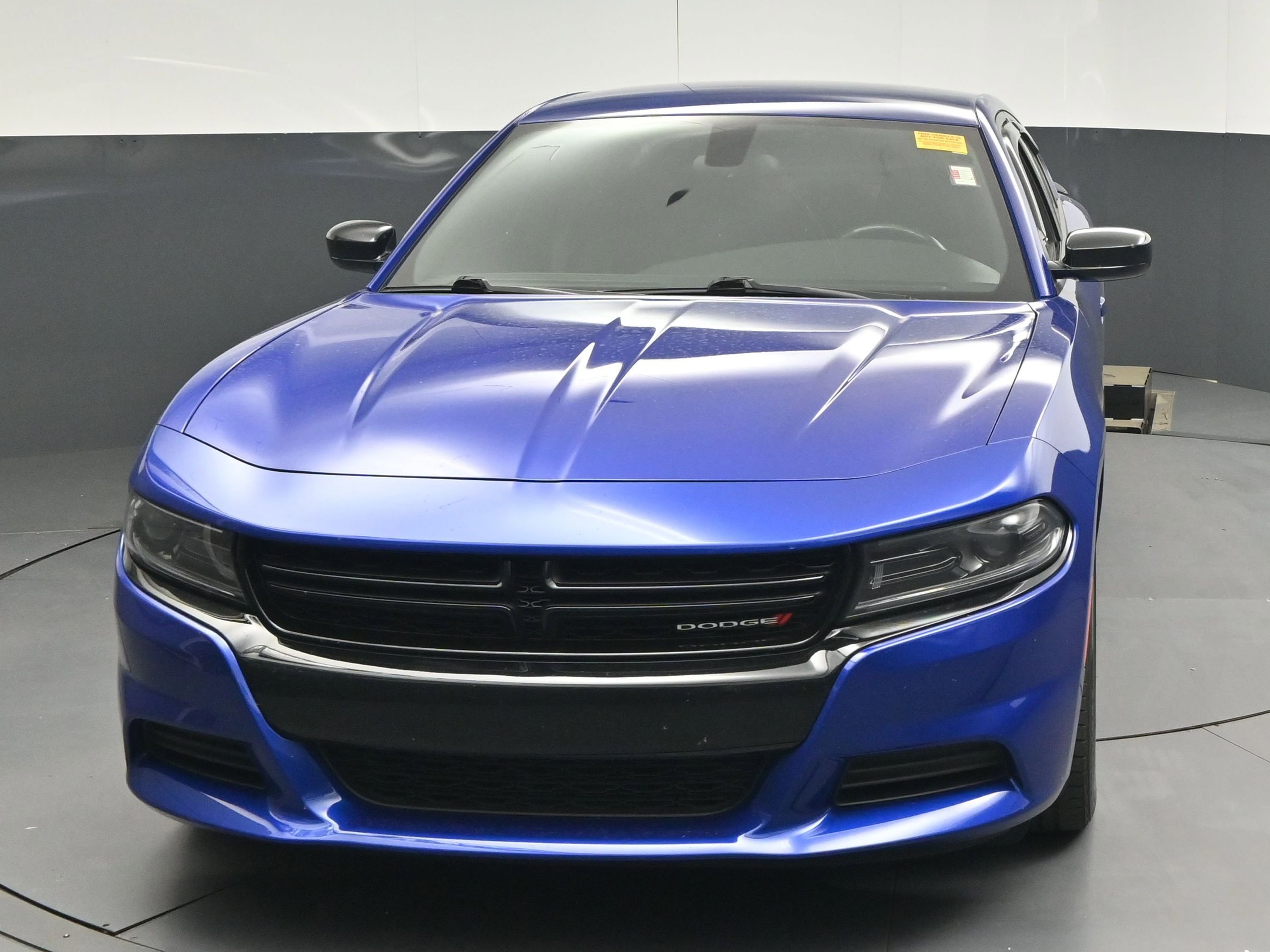 Used 2022 Dodge Charger SXT w/ Blacktop Package RWD image 2
