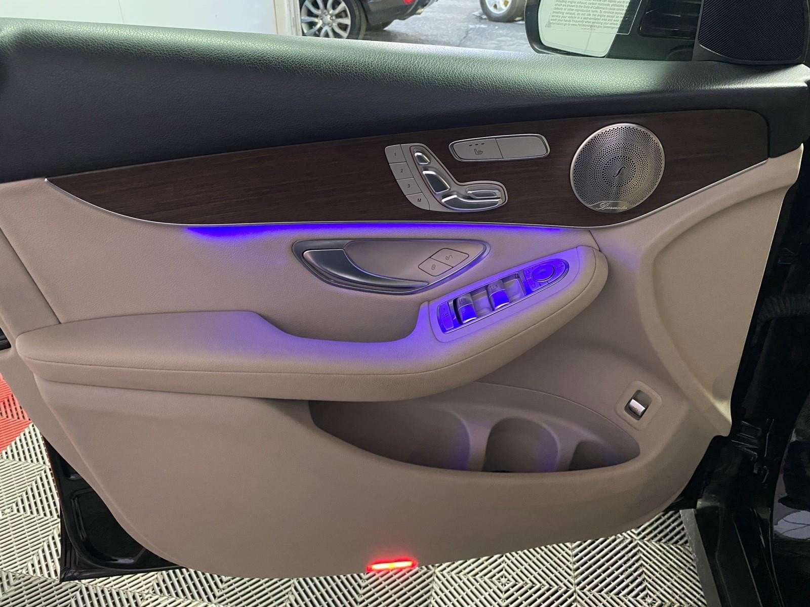 Used 2021 Mercedes-Benz GLC 300 4MATIC image 20