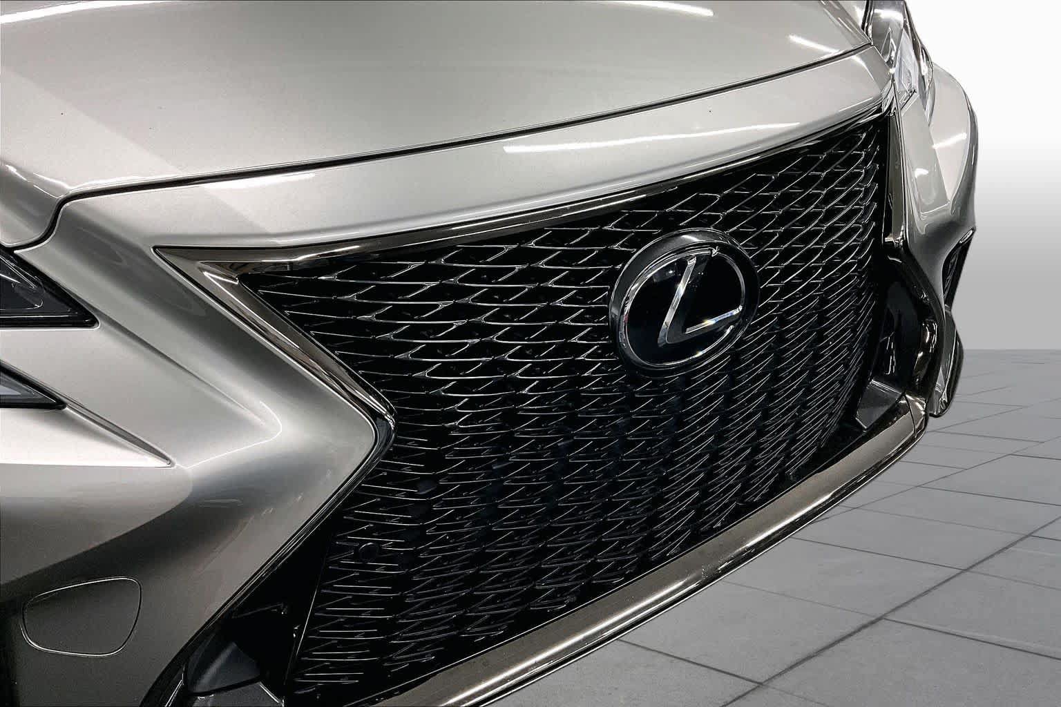 Used 2018 Lexus LS 500 F Sport w/ Accessory Package (Z2) RWD image 28