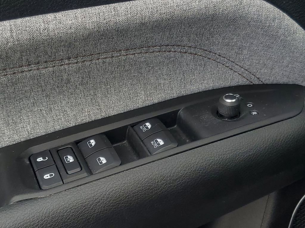 Used 2022 Jeep Compass Latitude image 11