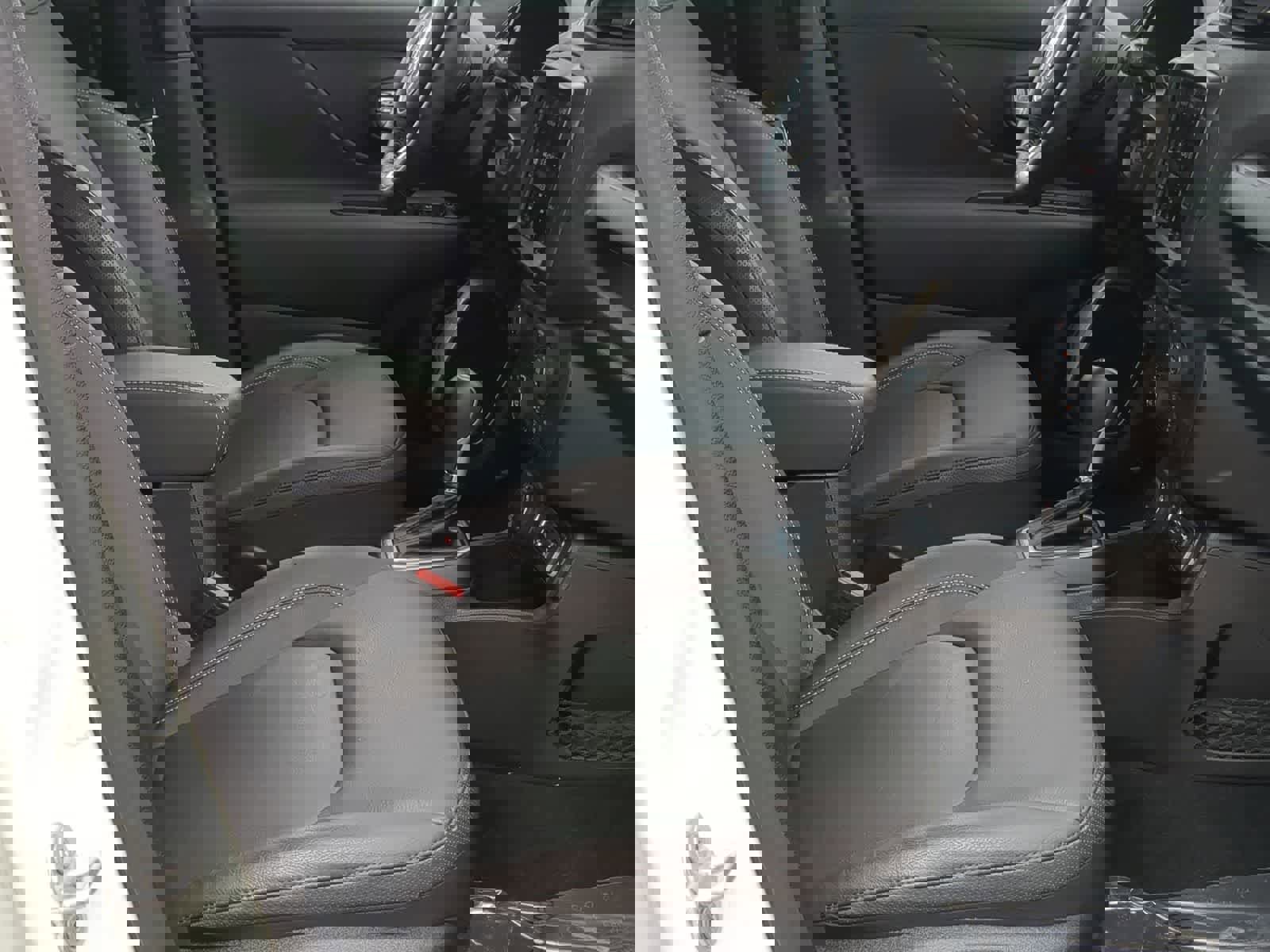 Used 2023 Jeep Renegade Limited image 28