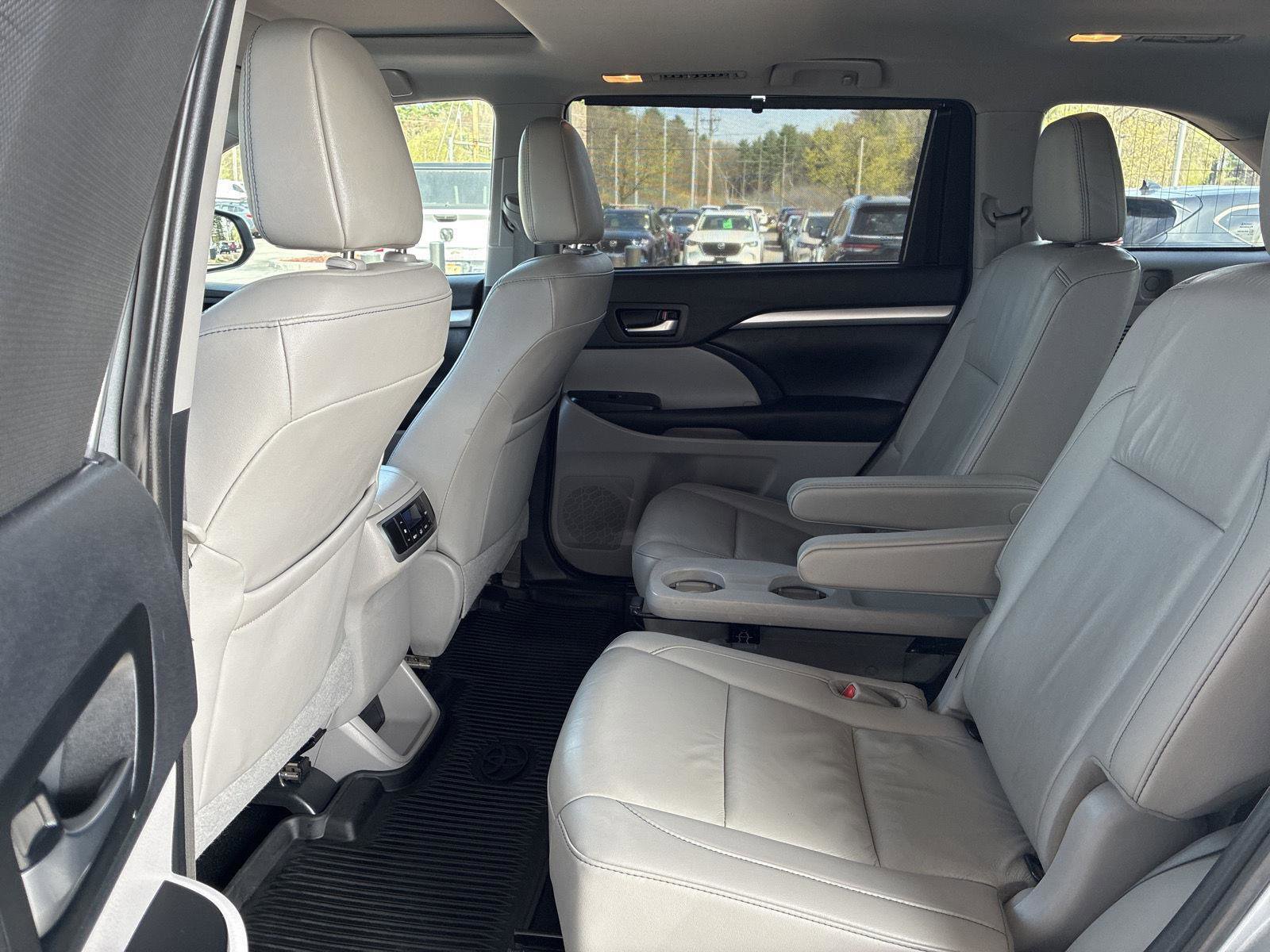 Used 2019 Toyota Highlander XLE AWD/4WD image 10
