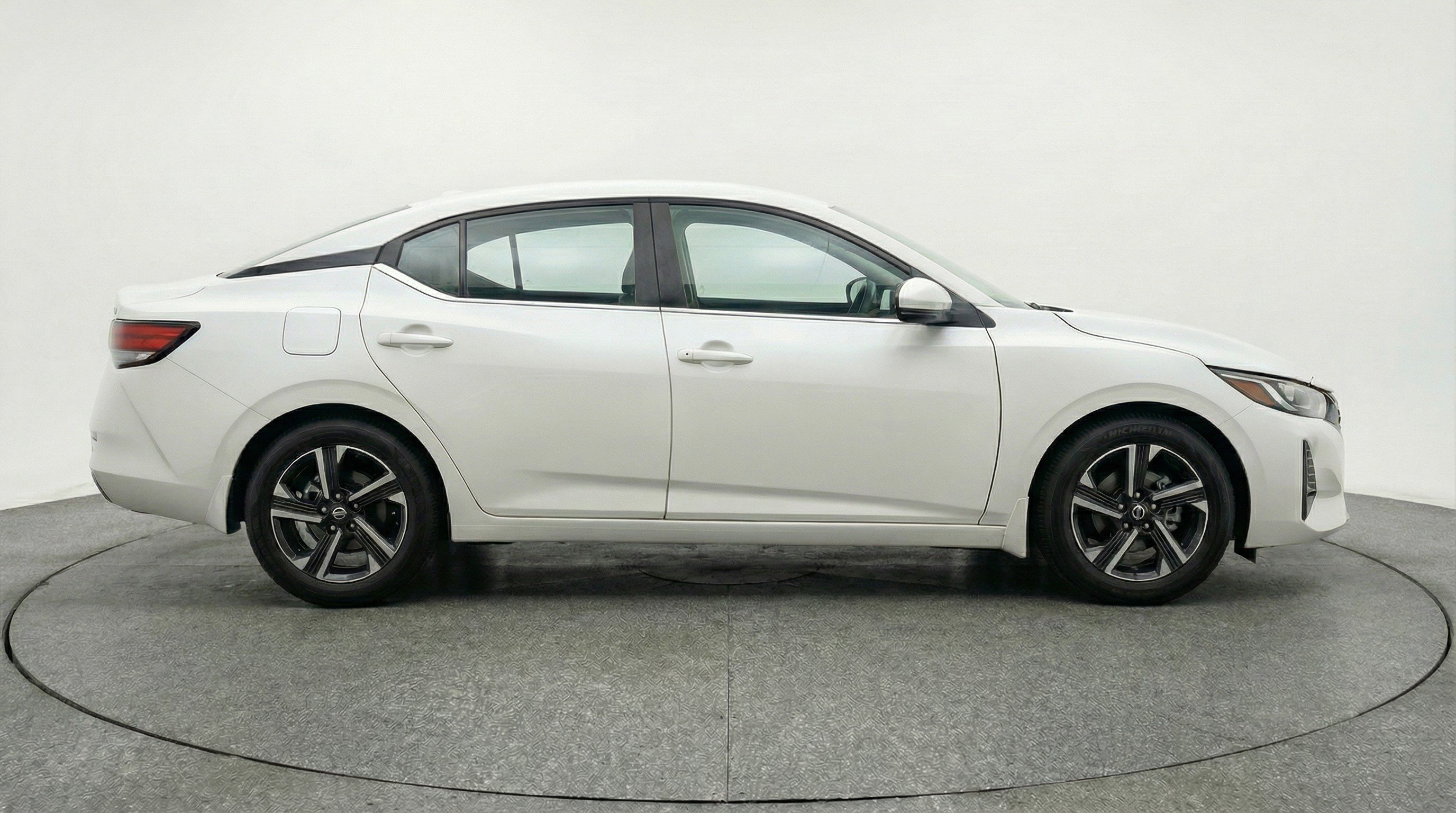 Used 2025 Nissan Sentra SV image 11