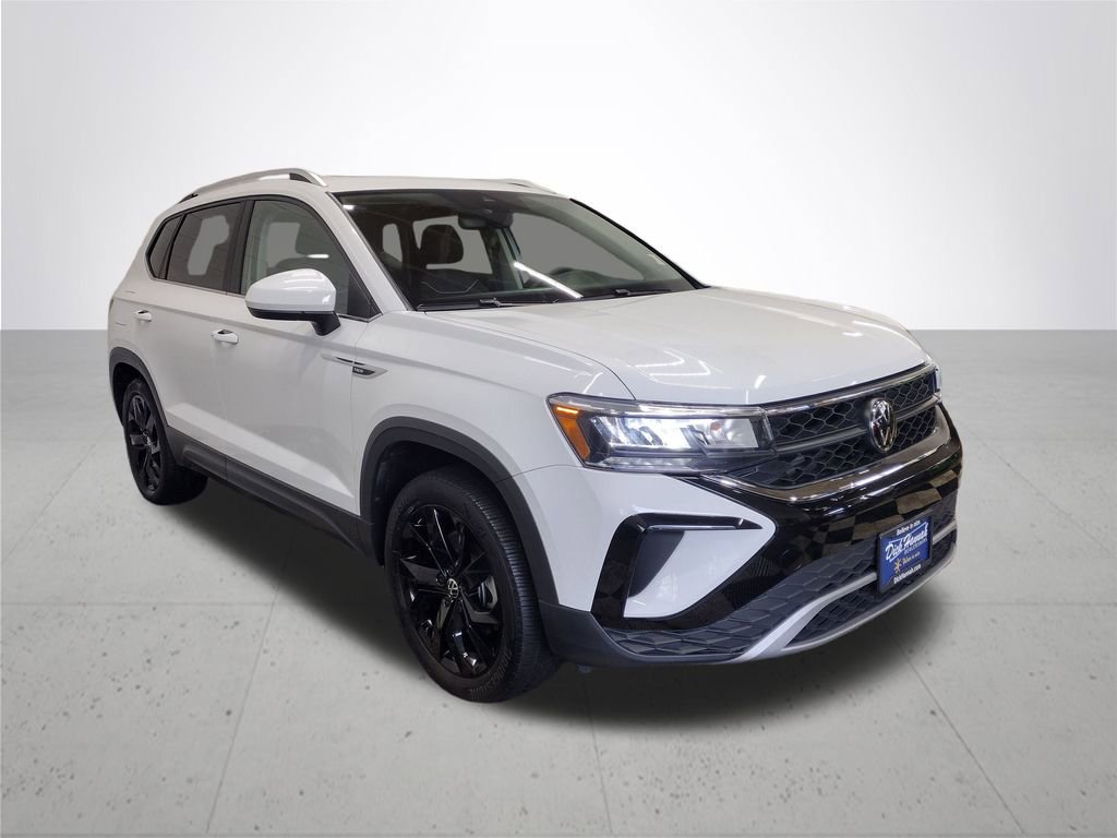 Certified 2023 Volkswagen Taos SE w/ Panoramic Sunroof Package image 5