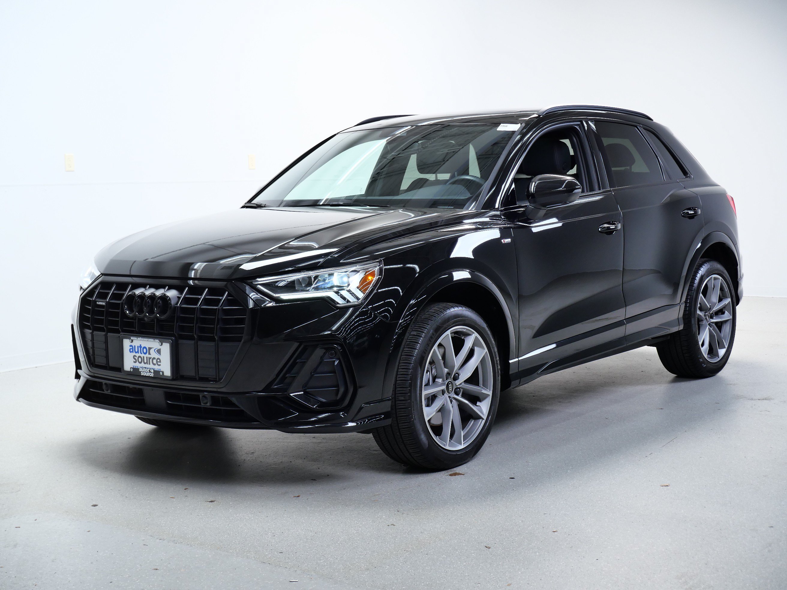 Used 2023 Audi Q3 2.0T Premium Plus w/ Premium Plus Package AWD/4WD image 9