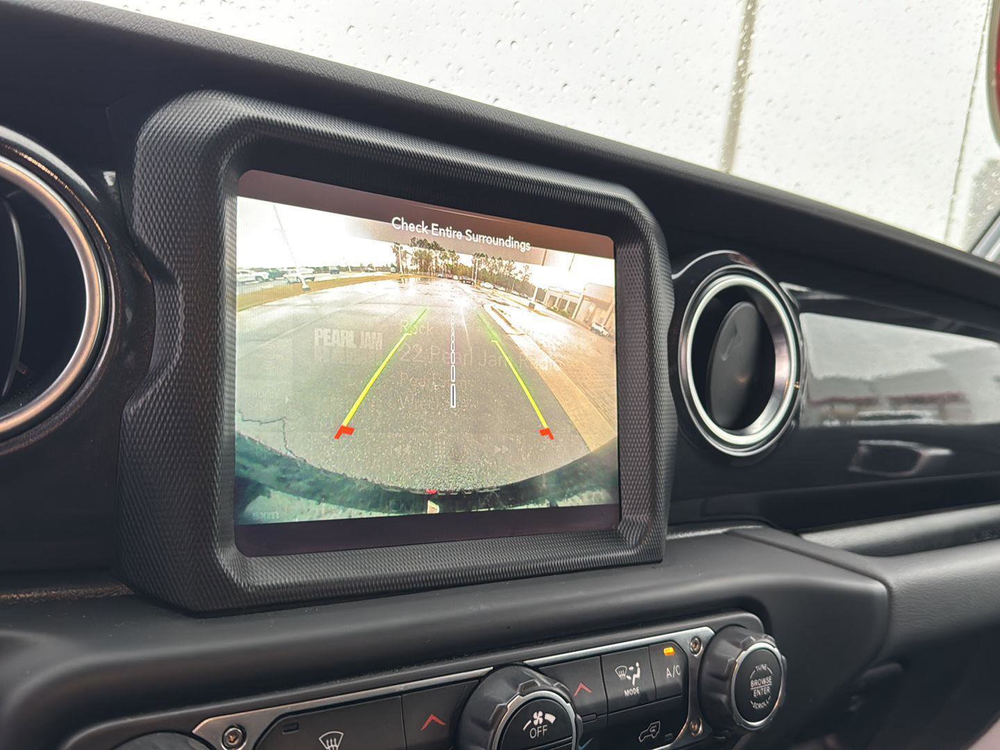 Used 2023 Jeep Wrangler Unlimited Sahara image 24