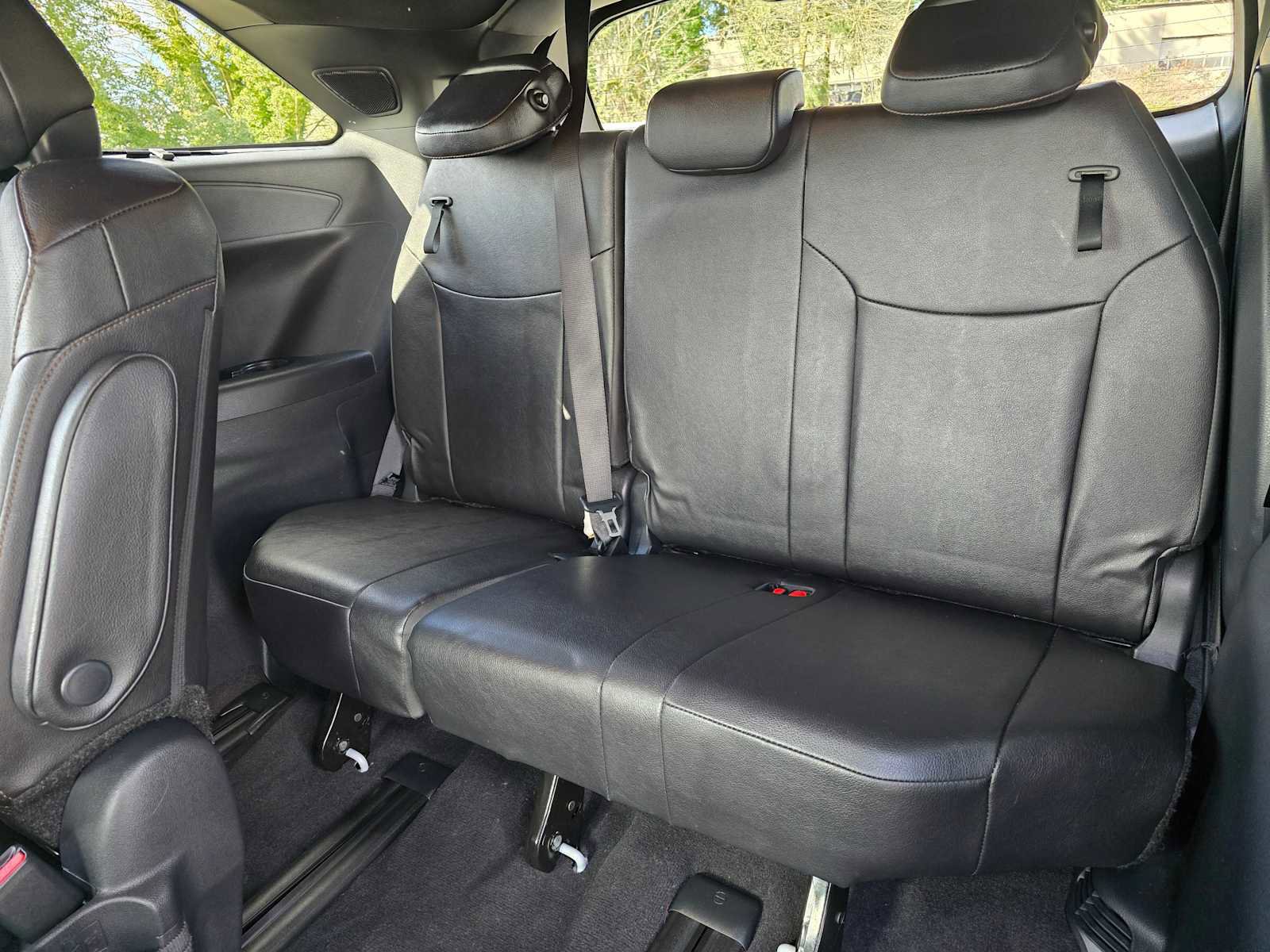 Used 2025 Toyota Sienna Platinum image 17