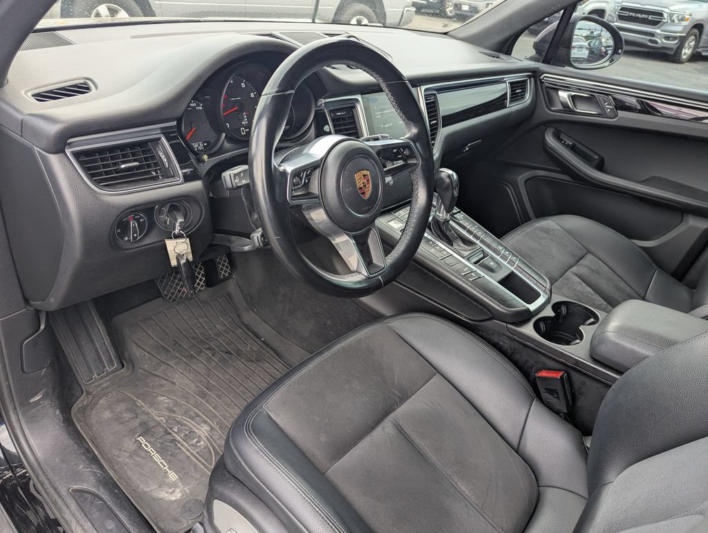Used 2018 Porsche Macan AWD/4WD image 23