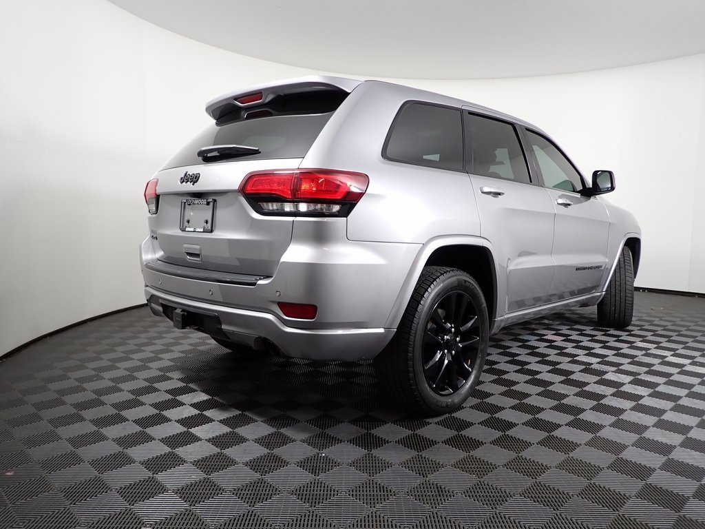 Used 2017 Jeep Grand Cherokee Altitude image 17