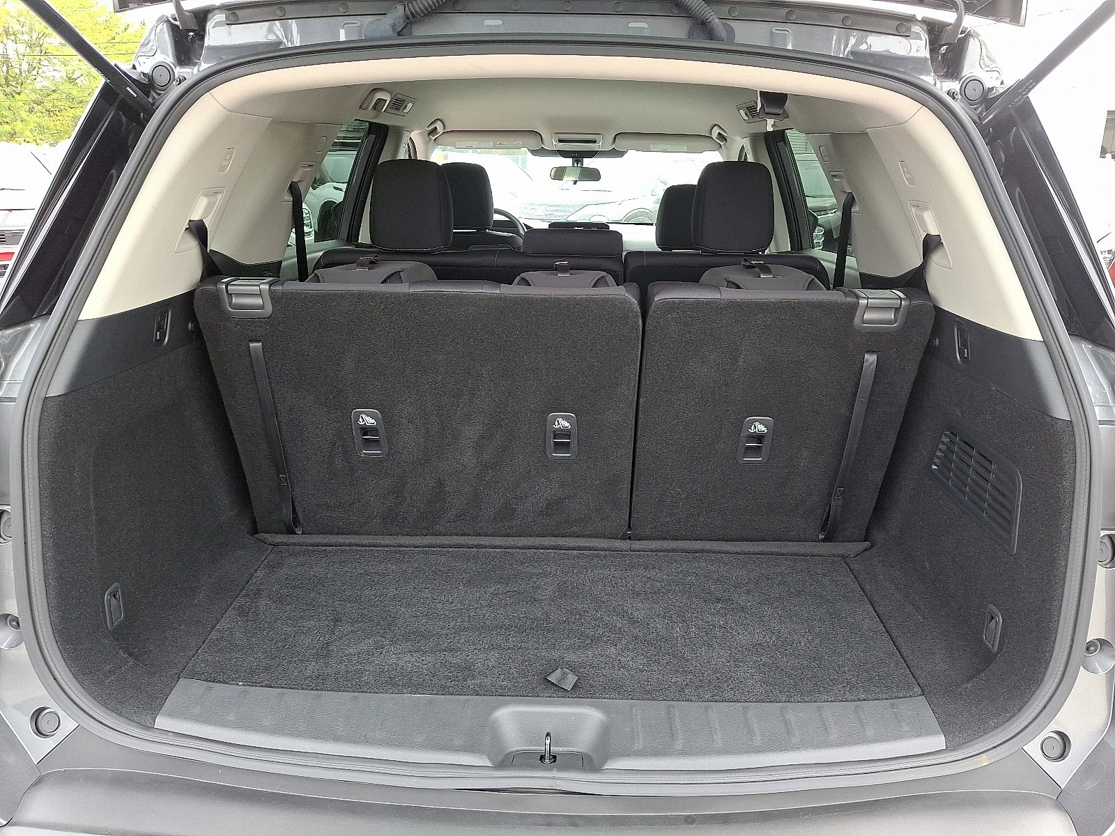 Used 2024 Nissan Pathfinder S image 28